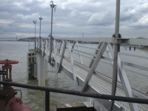 Passerelle d'accès pétroliers