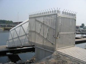 Passerelle équipée d'un garde-corps