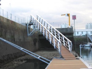 Passerelle d'accès au port de Cherbourg