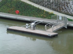 ponton avec pompe eaux usées ou eaux de fonds de câles